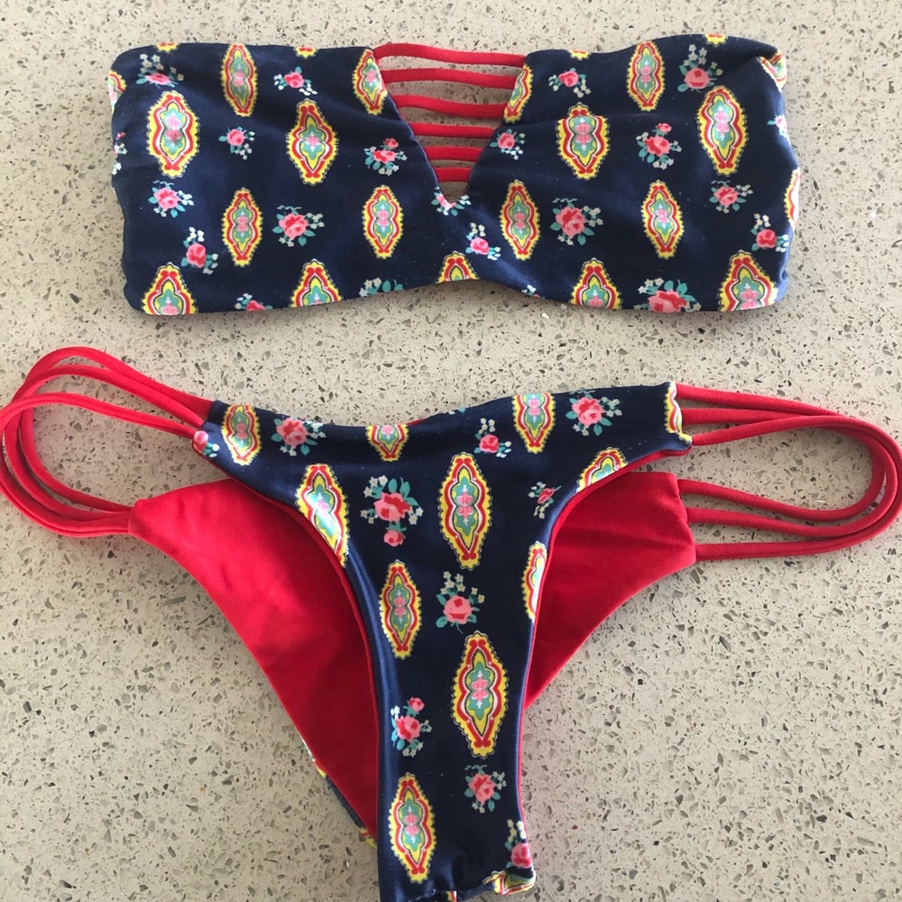 Navy blue and red two piece bathing suit - Picture 3 of 4